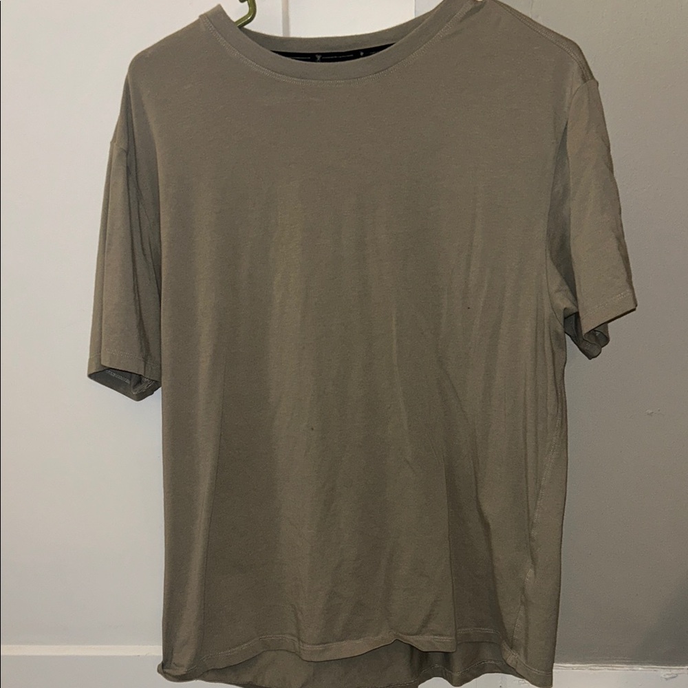 Kenneth Cole short sleeve tee- large